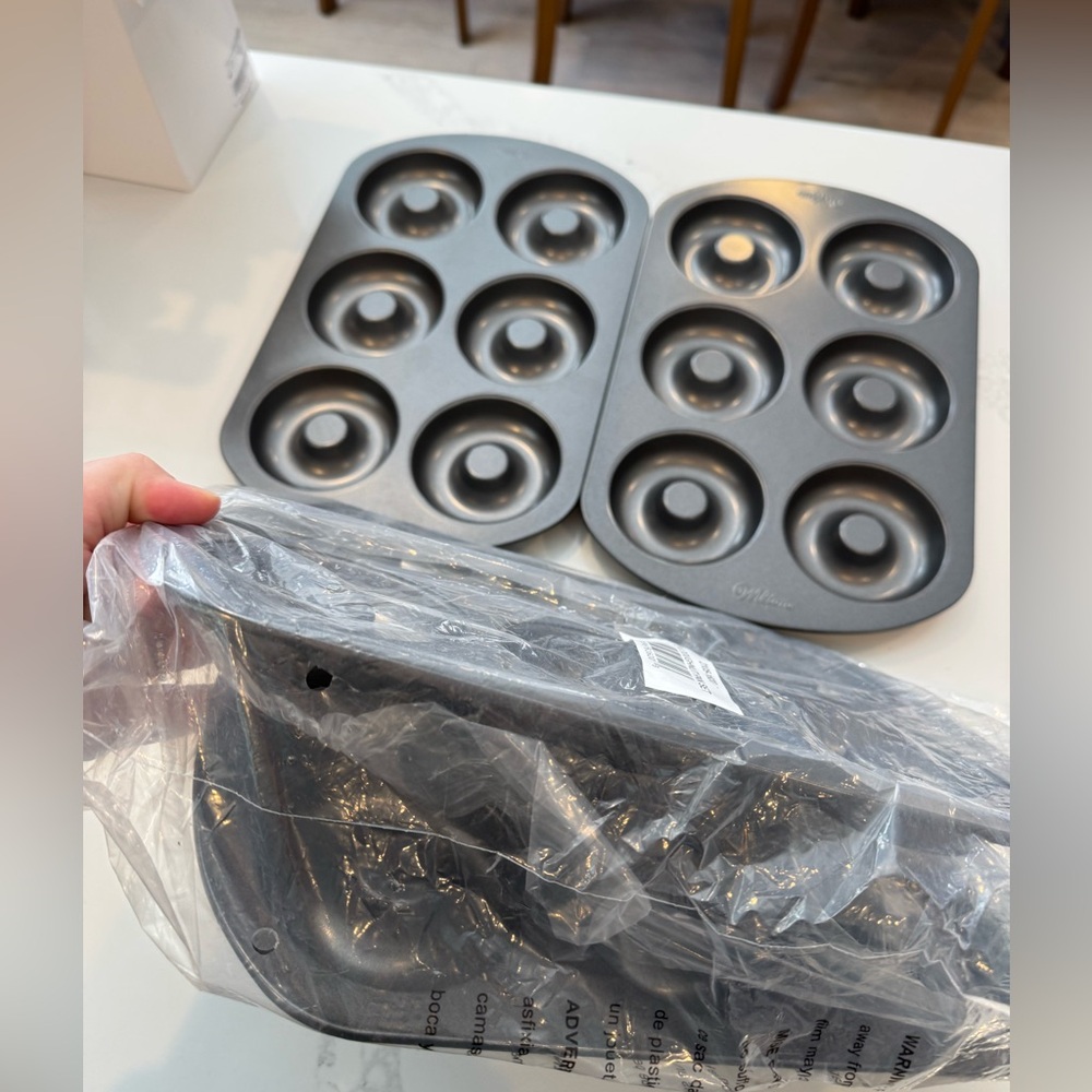 WILTON 4 pack donut Pans - Picture 2 of 10